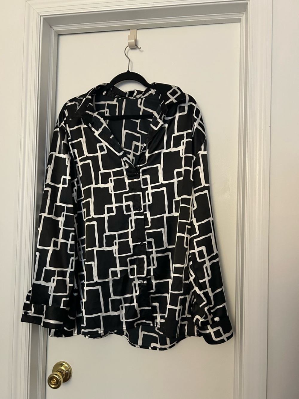 New York & Company Black and White Geometric Button-Down Blouse